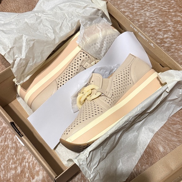 Dolce Vita Jhenee Perforated Platform Sneakers - Picture 5 of 6